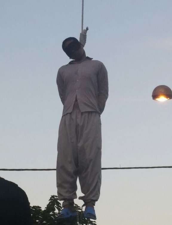 ضارب بانوان جهرمی در ملاءعام اعدام شد+ عکس
