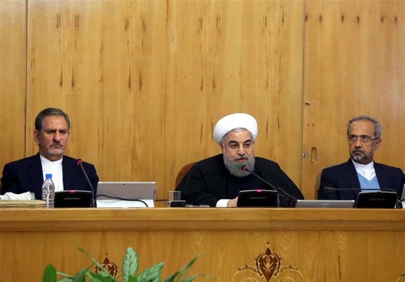 روحانی:همه قوا، نهادها و نیروهای مسلح برای تحقق هر چه بیشتر اقتصاد مقاومتی به میدان بیایند