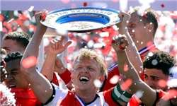 ستاره هلندی رسما از دنیای فوتبال خداحافظی کرد