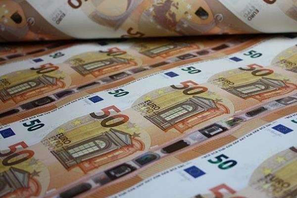 خبر خوش برای تجار/نخستین دفتر یک بانک ایرانی در اروپا گشایش یافت