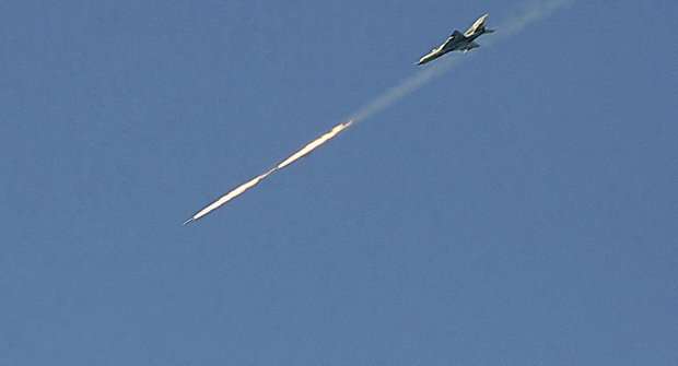 حمله هوایی گسترده ارتش سوریه به مواضع تروریستها در عرسال