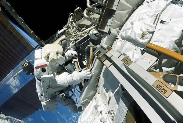 ایران ربات فضانورد به فضا می فرستد/اعزام انسان به فضا تا ۱۴۰۴