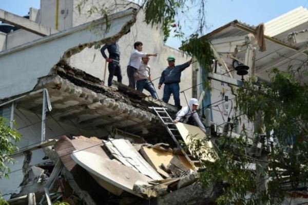 شمار کشته های زلزله مکزیک به ۲۴۸ نفر رسید