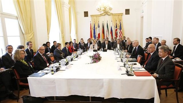 نیویورک تایمز: ترامپ از توافق هسته‌ای با ایران خارج نشود