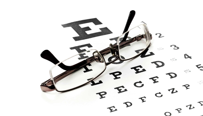 تشخیص بیماری با معاینه چشم پزشکی