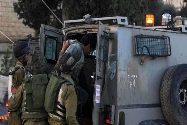 صهیونیستها ۱۵ فلسطینی را در کرانه باختری بازداشت کردند