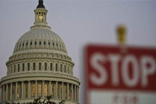 رای‎گیری سنا برای توقف تعطیلی دولت آمریکا به ظهر دوشنبه موکول شد
