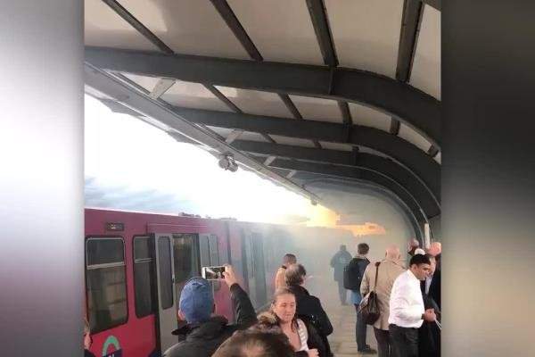 انفجار در ایستگاه قطار در انگلیس/ کشف بسته مشکوک