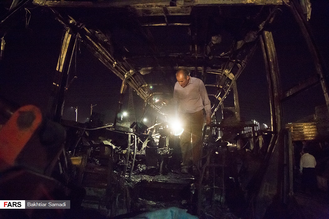 آخرین جزئیات حادثه برخورد تانکر سوخت با اتوبوس در سنندج/ 13 نفر جان باختند