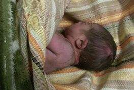 نوزاد ۶ ماهه در حین غسل دادن در ارومیه زنده شد