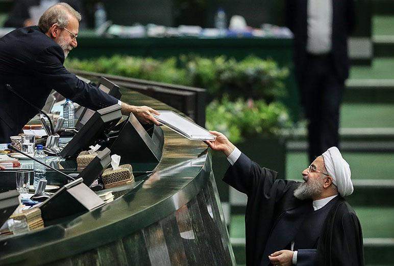 روحاني لايحه بودجه 98 كل كشور را به مجلس ارائه كرد