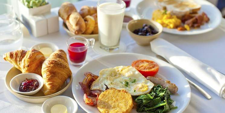خوردن صبحانه باعث کاهش وزن نمی‌شود