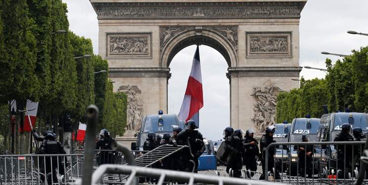 پلیس فرانسه دستکم ۱۵۰ نفر از معترضان به ماکرون را بازداشت کرد