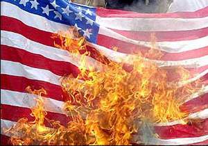 ستاره‌های پرچم آمریکا در آتش خشم مردم ایران