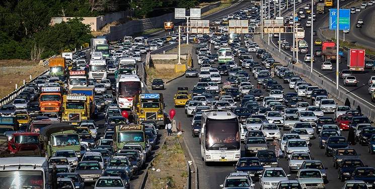 واژگونی و حریق تریلی حامل سوخت "ترافیک فوق سنگین" در جاجرود را رقم زد
