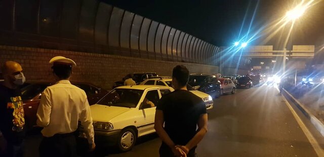 هجوم مسافران به جاده چالوس/ آزادراه تهران - شمال بسته شد