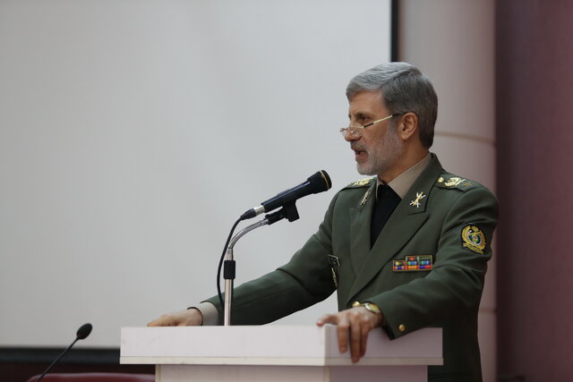 وزیر دفاع: سازمان برنامه و بودجه باید درباره پرداخت فوق العاده مناطق جنگی پاسخگو باشد