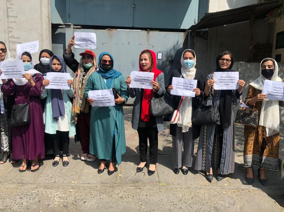 زنان کابل خواستار شرکت دانش آموزان دختر در کلاس های درس شدند
