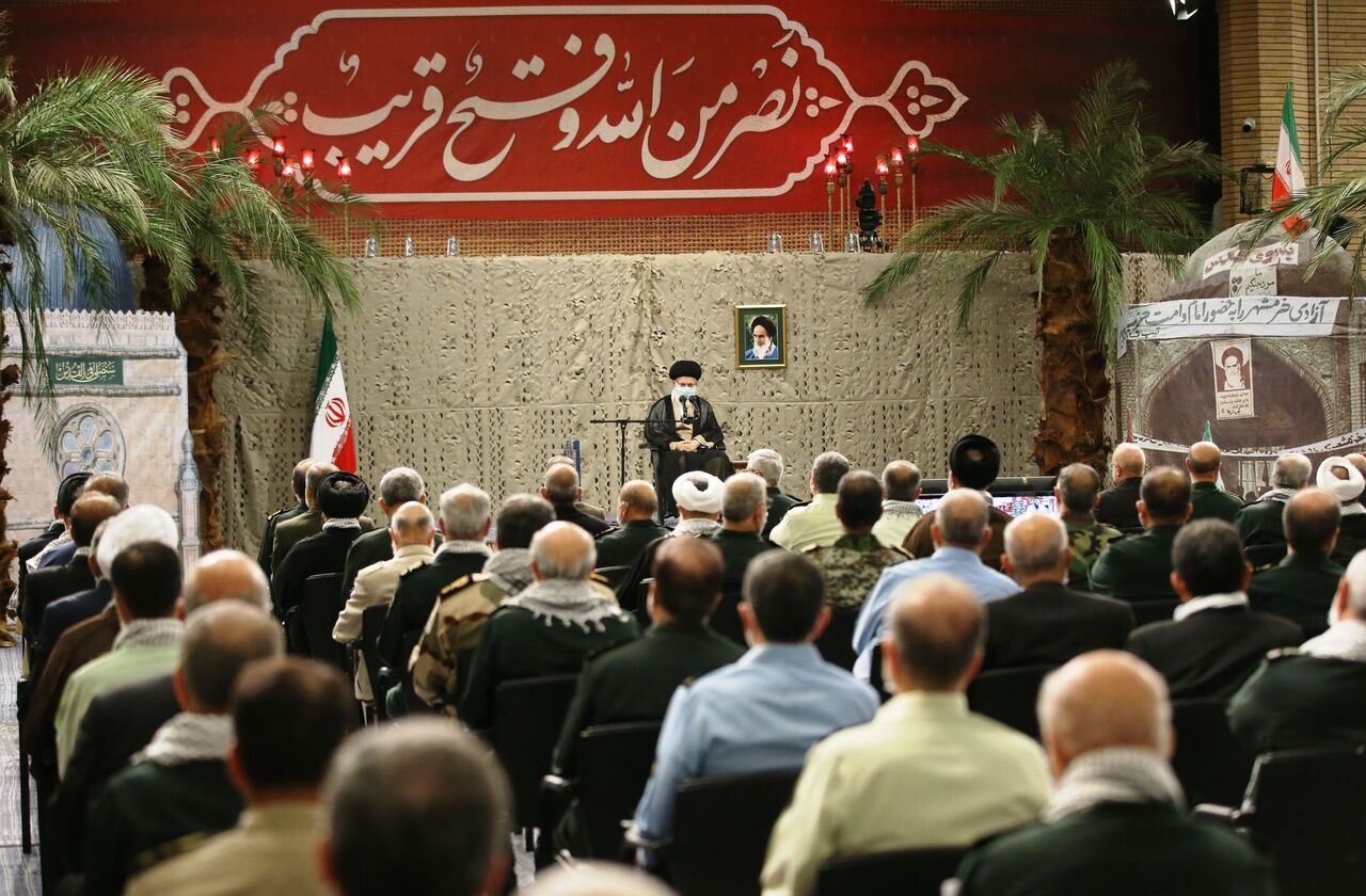 رهبر معظم انقلاب اسلامی:پیشکسوتان دفاع مقدس مصداق «السابقون السابقون» هستند